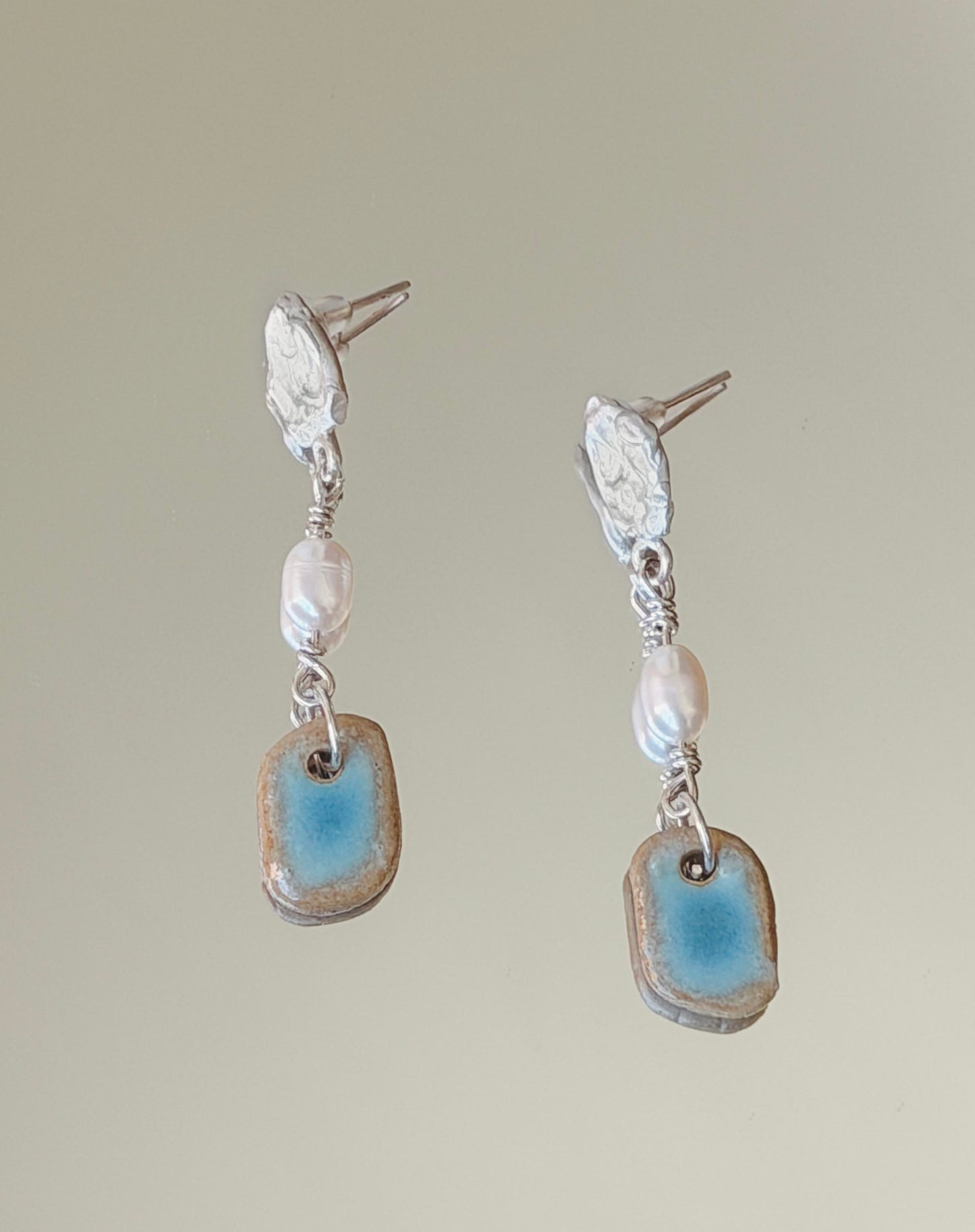 Cala Nacre Earrings