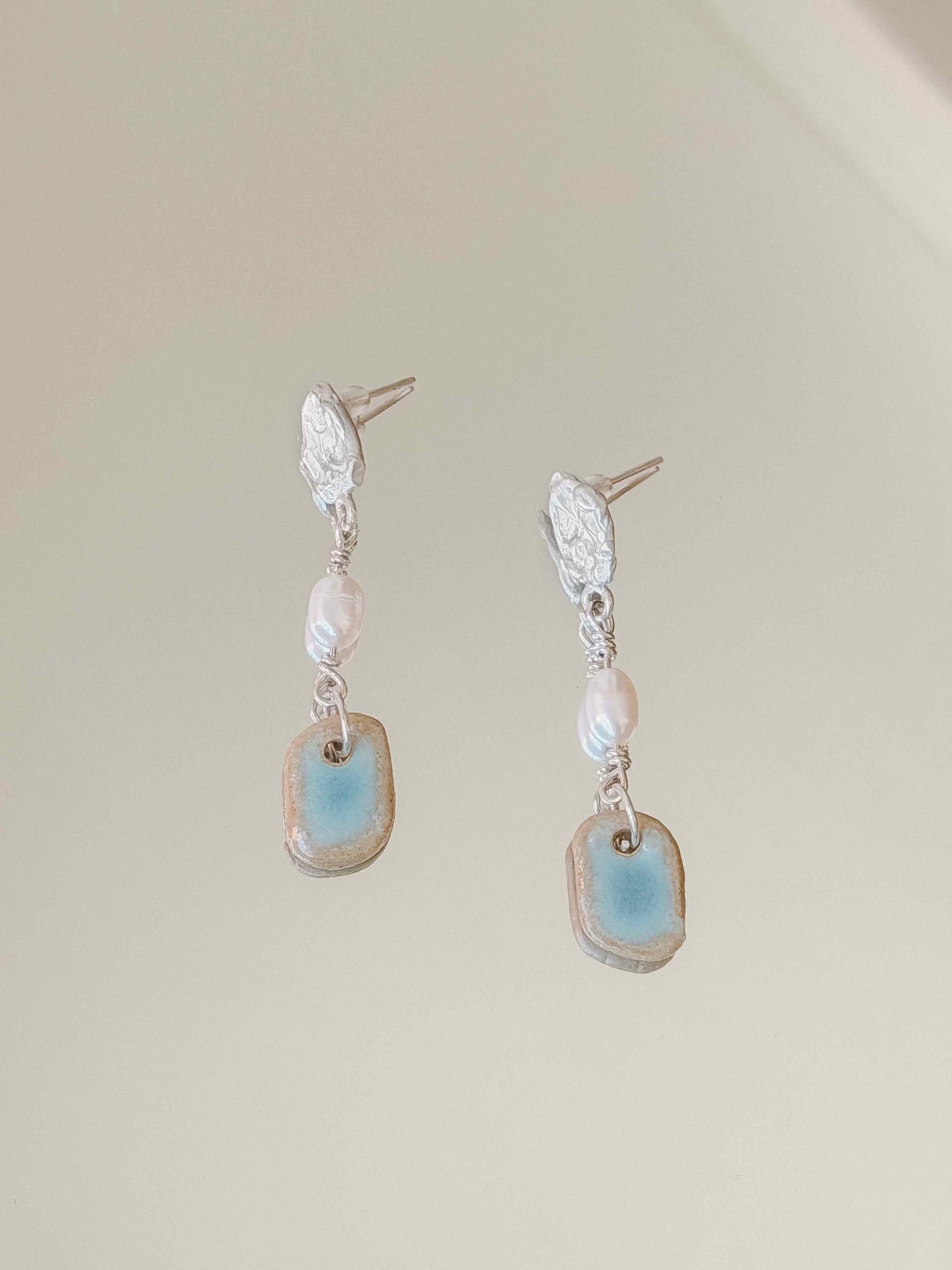 Cala Nacre Earrings