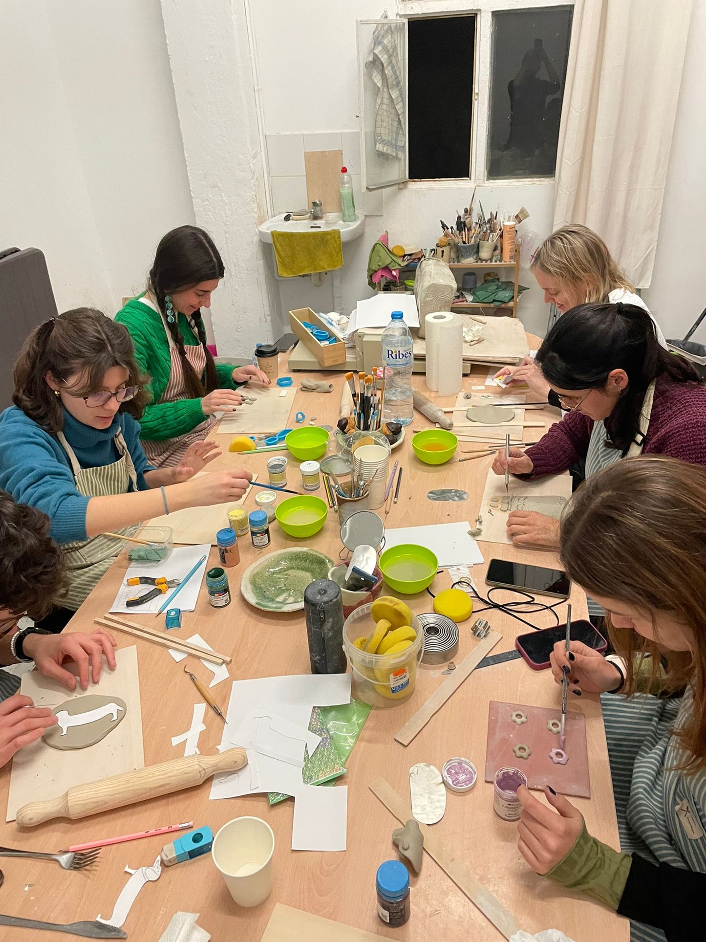 Taller de ceràmica: Dissenya les teves arracades i penjolls 2h
